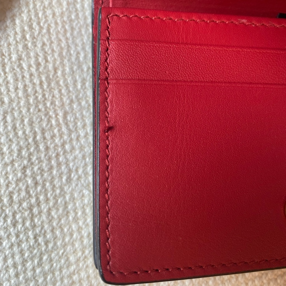 GUCCI GG Supreme
Canvas Mystic Cat
Compact Wallet - Picture 9 of 13